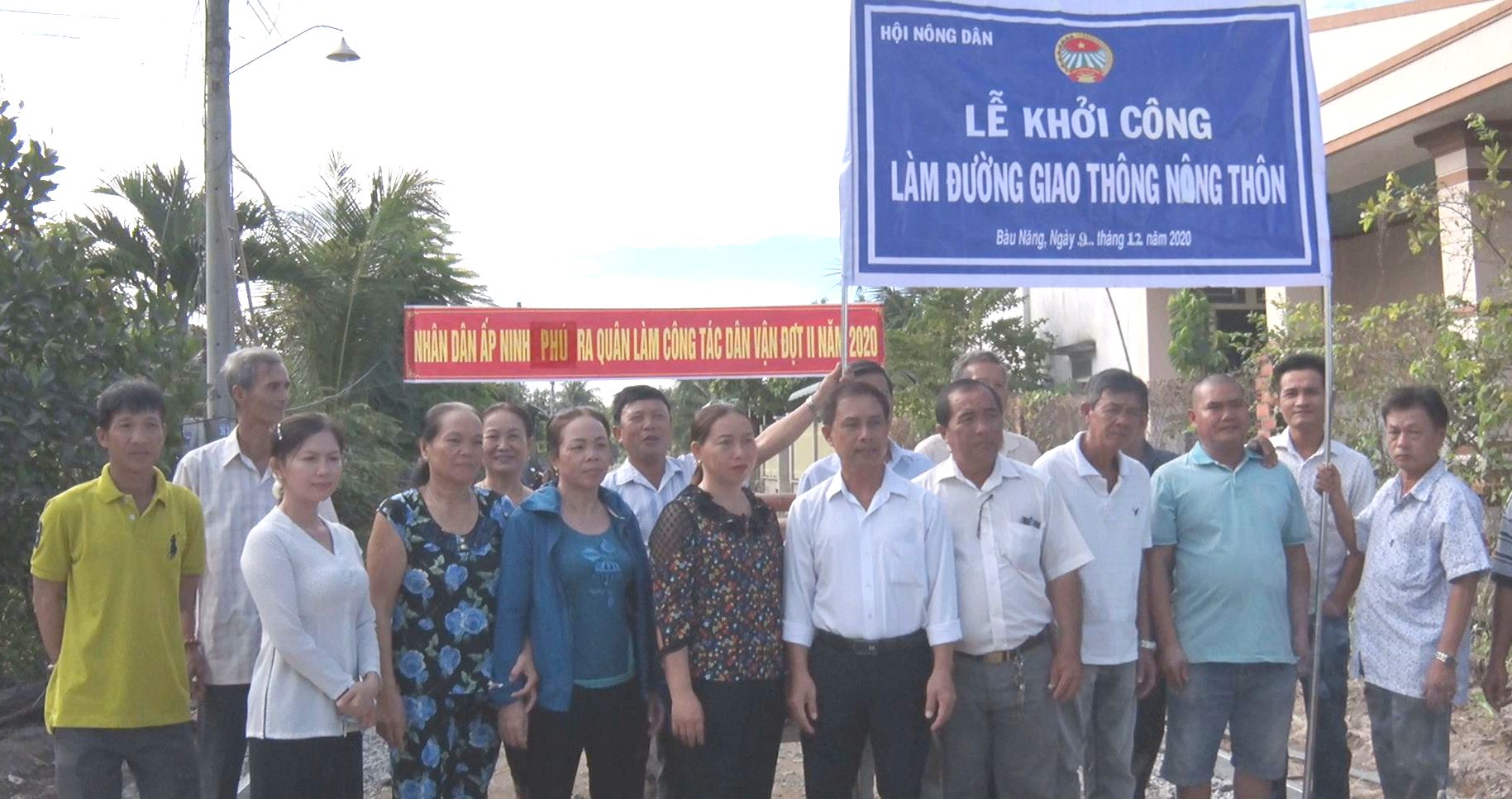 Xã Bàu Năng huyện Dương Minh Châu khởi công làm đường  giao thông nông thôn